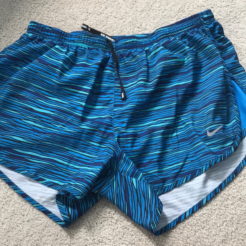 Nike shorts size M